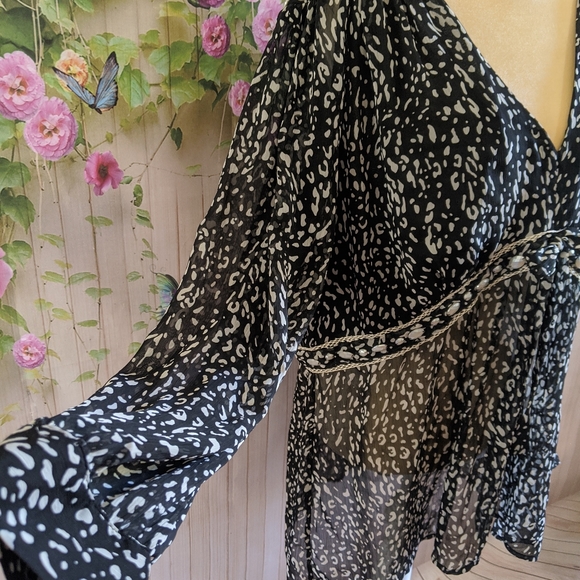 Embellished Tunic Top 2X - Picture 7 of 10